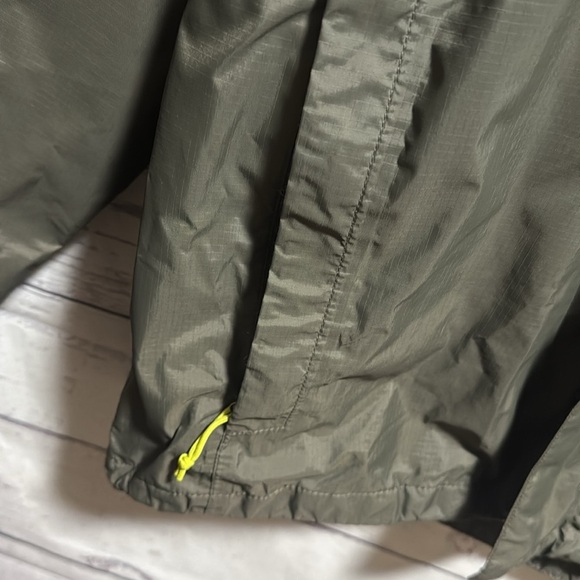 Northface Hyvent Rain jacket - Picture 6 of 8